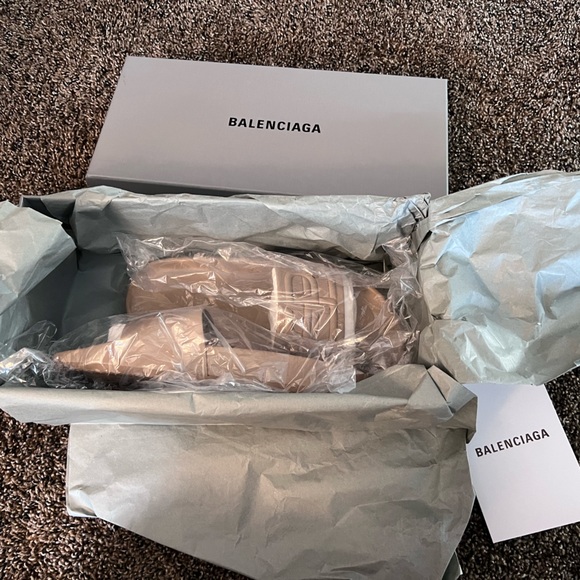 Authentic Balenciaga piscine slides sz 38 - Picture 2 of 8